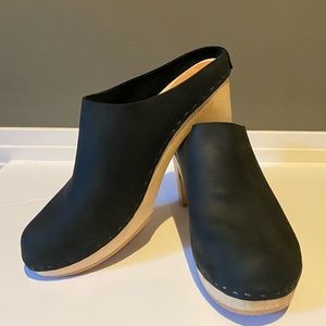 Bryr Chloe Closed Toe, High Heel in Coal, size 8 (US 8-8.5)